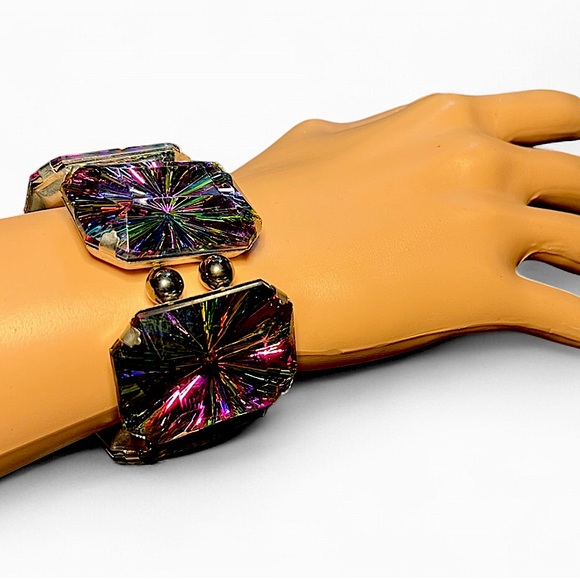 True vintage color-change cuff bracelet - Picture 2 of 4